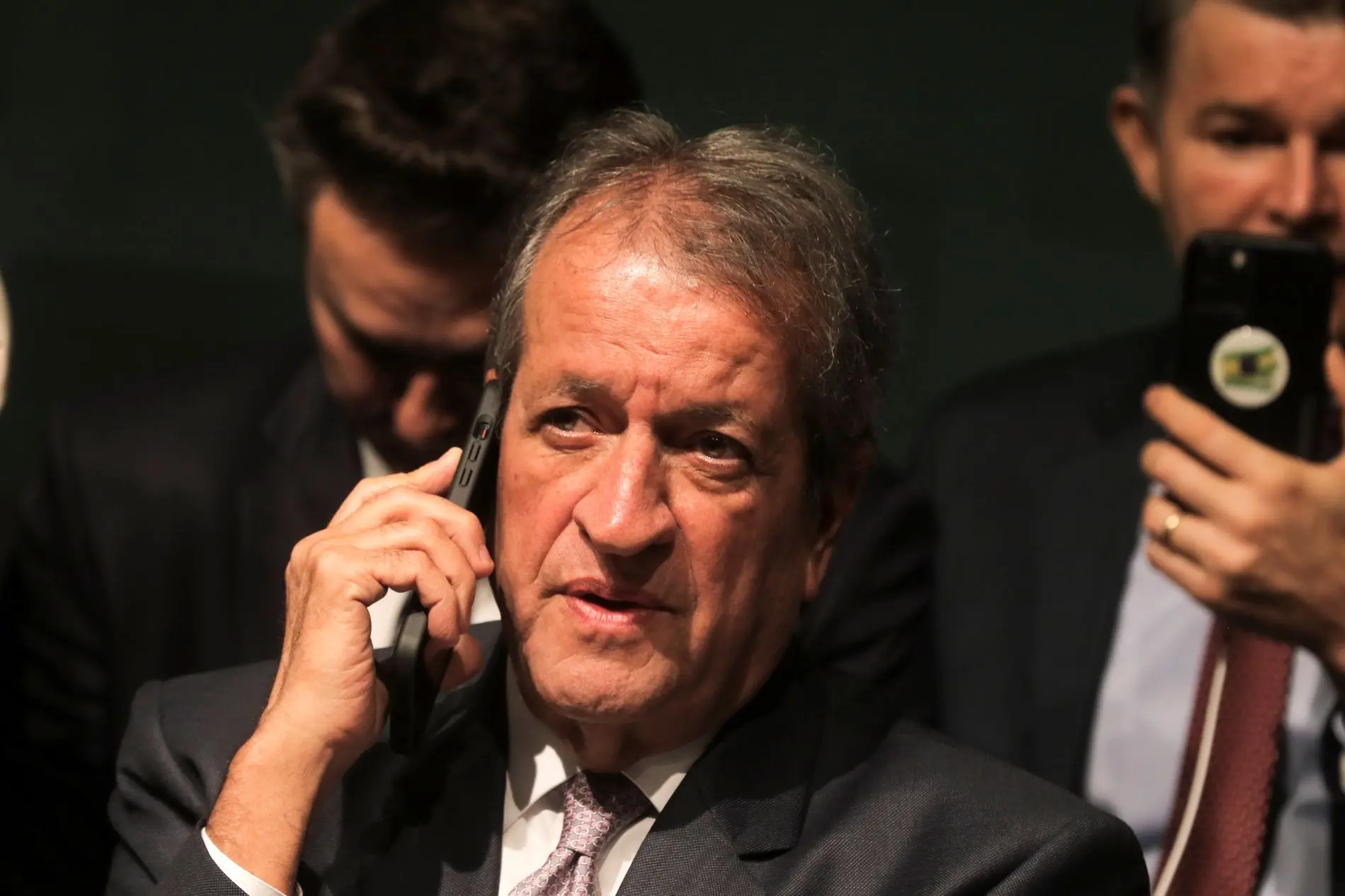 Valdemar nega que tenha dado prazo para avaliar candidatura de Flávio