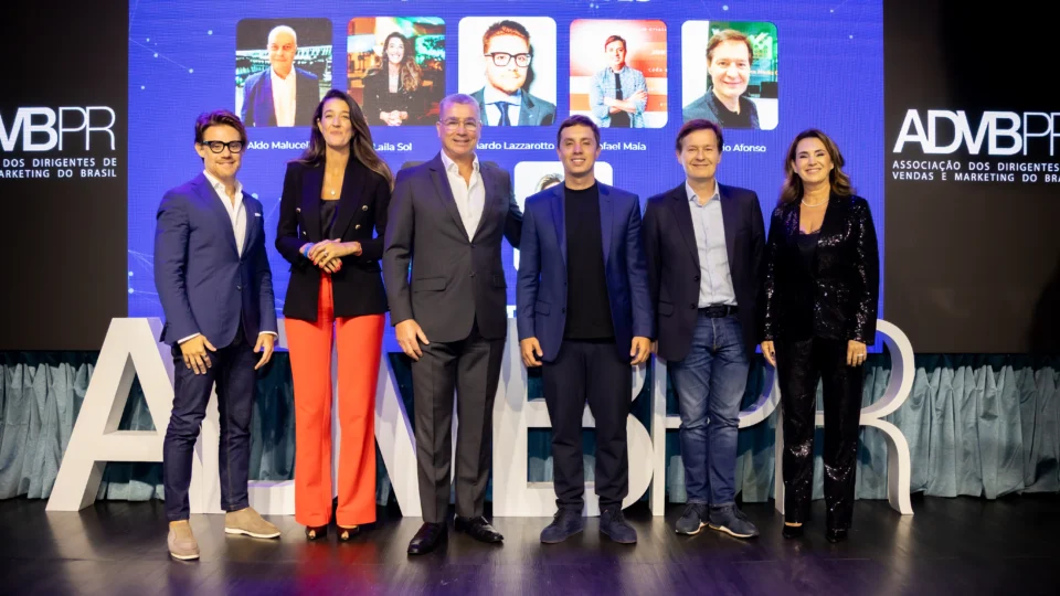 Vice-presidentes da atual gestão da ADVB/PR reunidos durante evento que marcou o início do ciclo 2026–2027 da entidade.