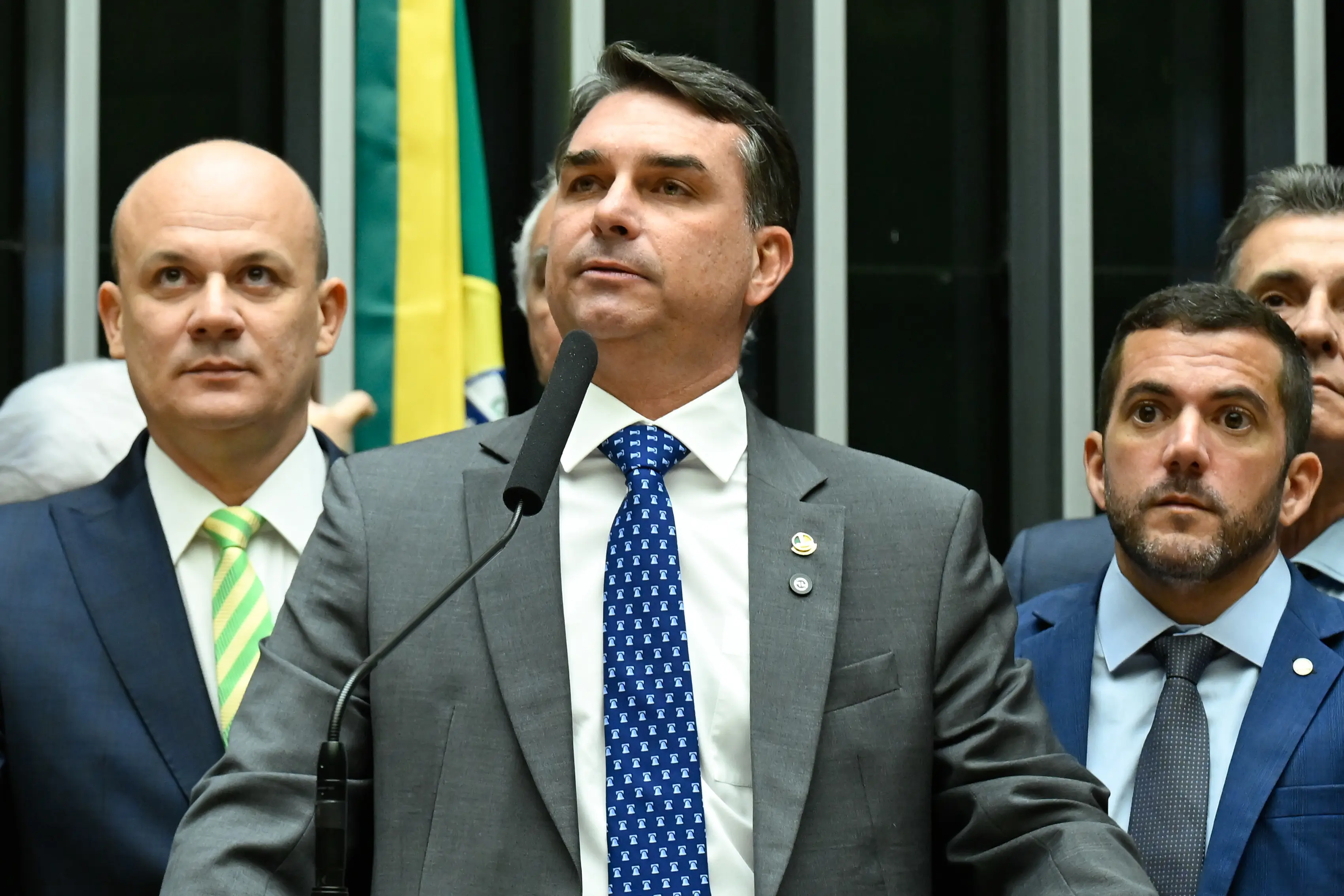 Senador usou reunião de banqueiro com Lula e escândalo do credcesta para associar caso ao PT.