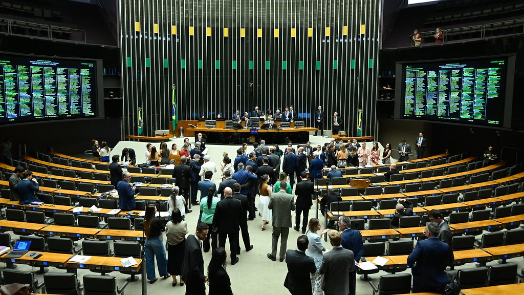 Congresso derruba vetos de Lula e libera doações a municípios em período eleitoral