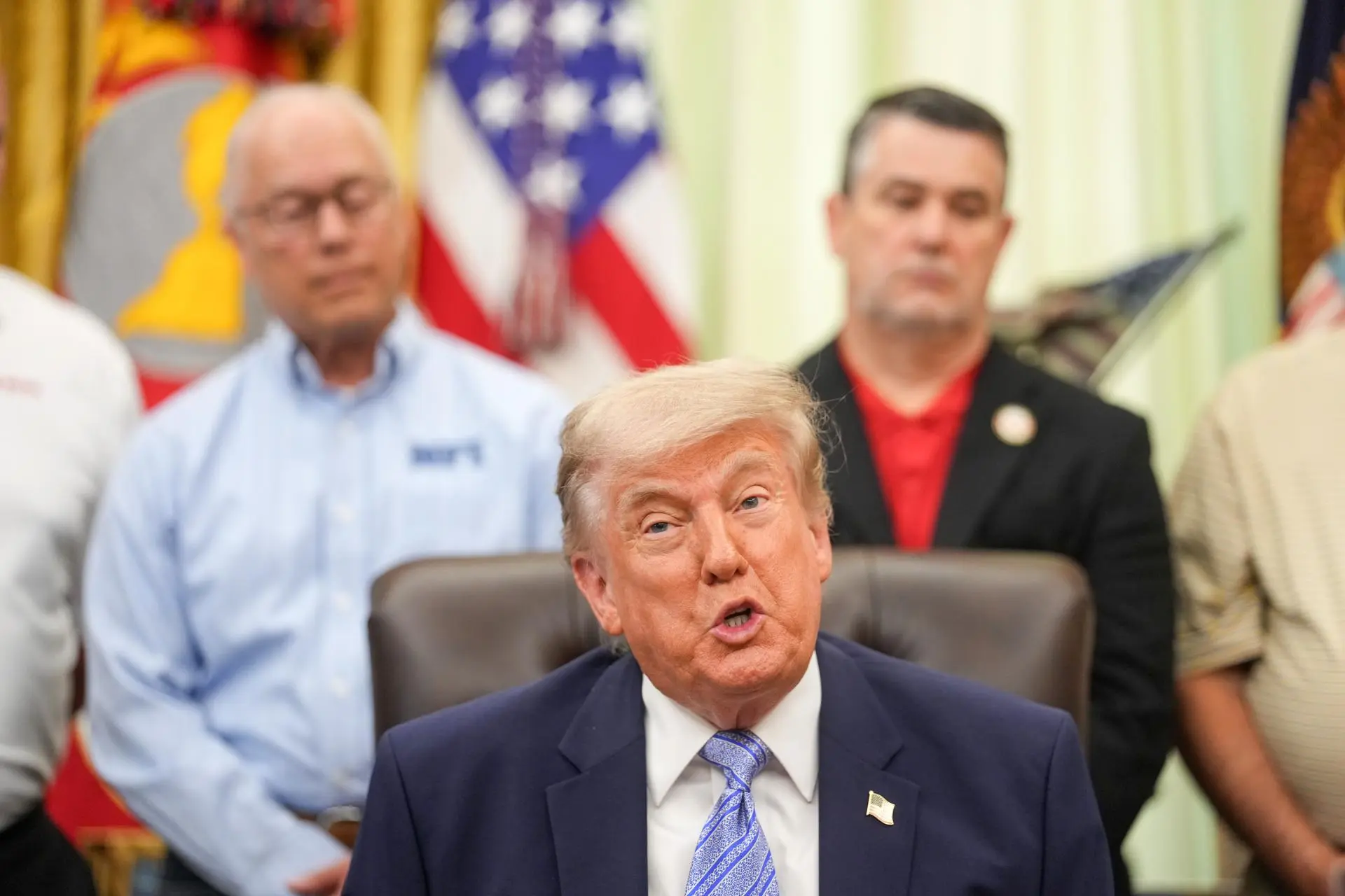 trump polônia soldados
