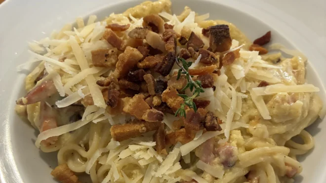 A experiência no Trem da República também passa pela gastronomia, com pratos que tornam o passeio ainda mais especial.