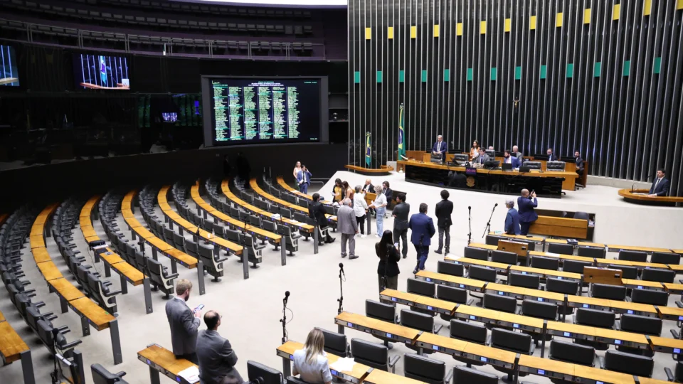 Texto prevê que produtor rural deve ser notificado para prestar esclarecimentos, além de limitar medidas cautelares.