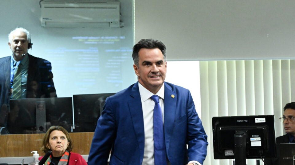 André Mendonça bloqueia avião de Ciro Nogueira vendido a cantor