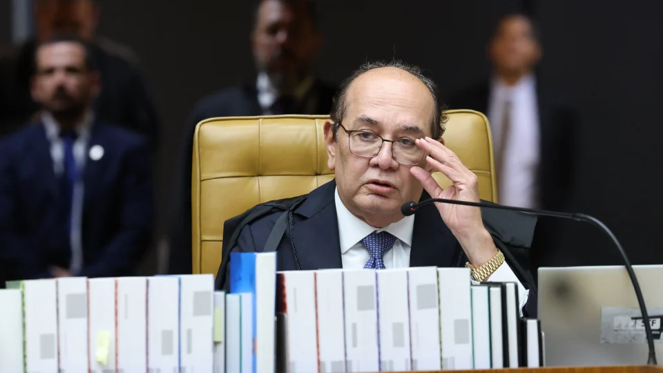 Ministro não viu violação à Constituição, mas destacou que diretores e professores devem ser civis.
