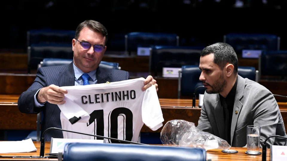 Pré-candidatos Flávio e Cleitinho; aliança em Minas entre PL e Republicanos.