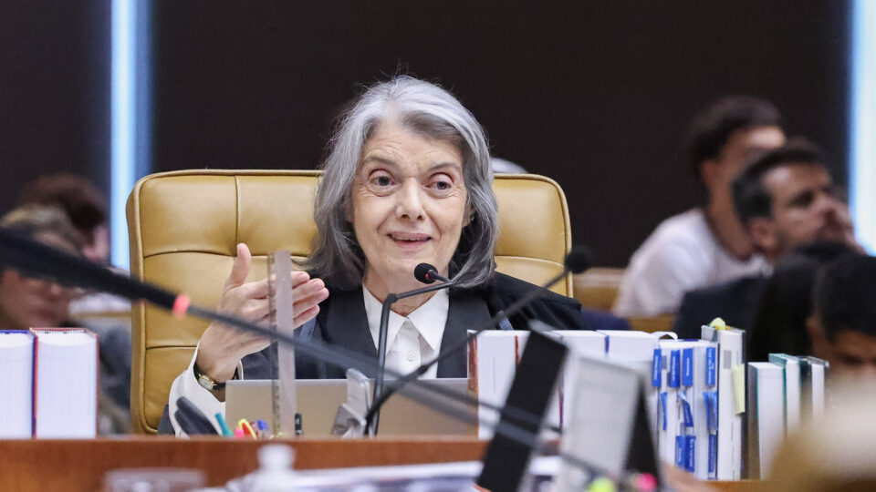 Cármen Lúcia vota para derrubar afrouxamento da Ficha Limpa