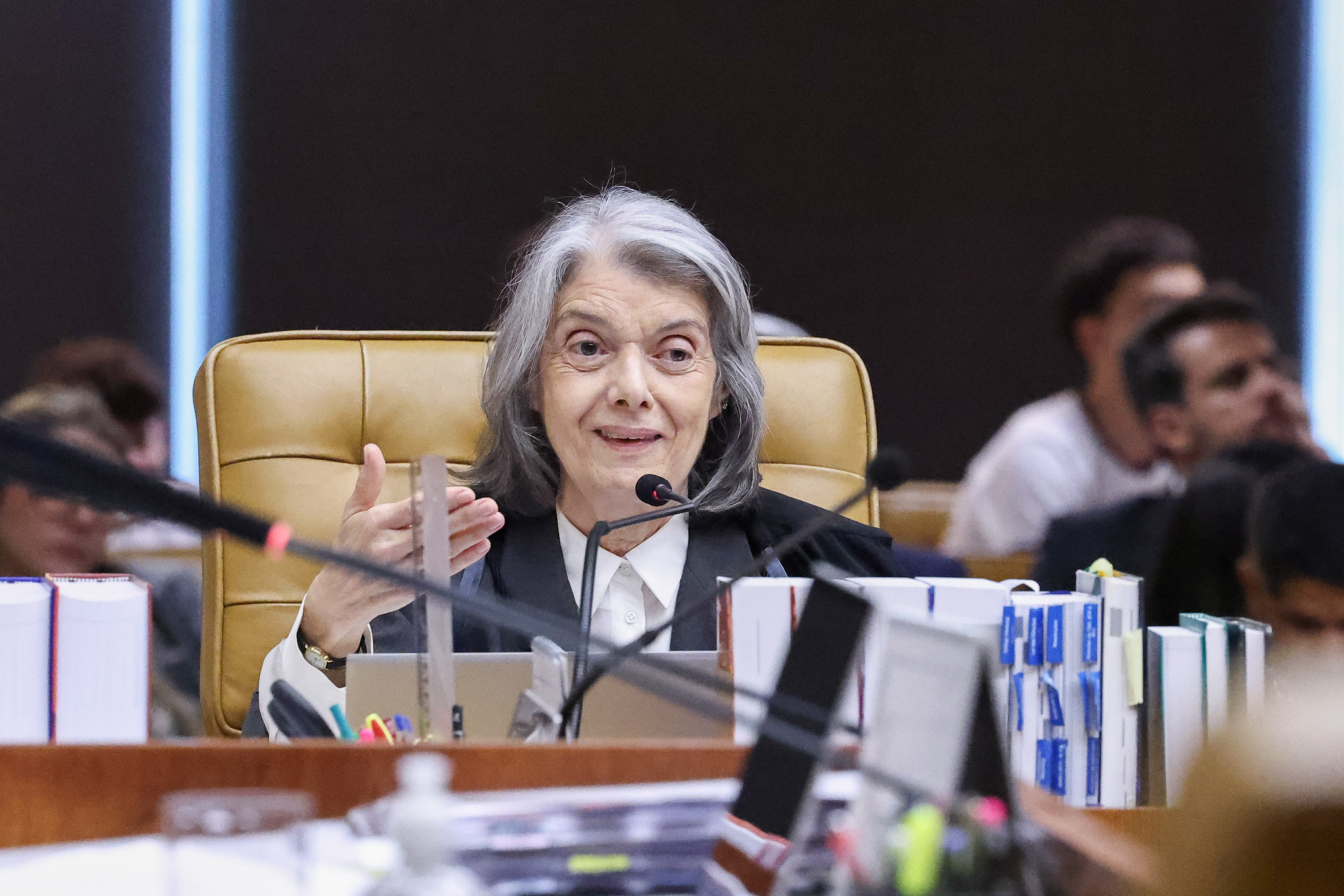 Cármen Lúcia vota para derrubar afrouxamento da Ficha Limpa