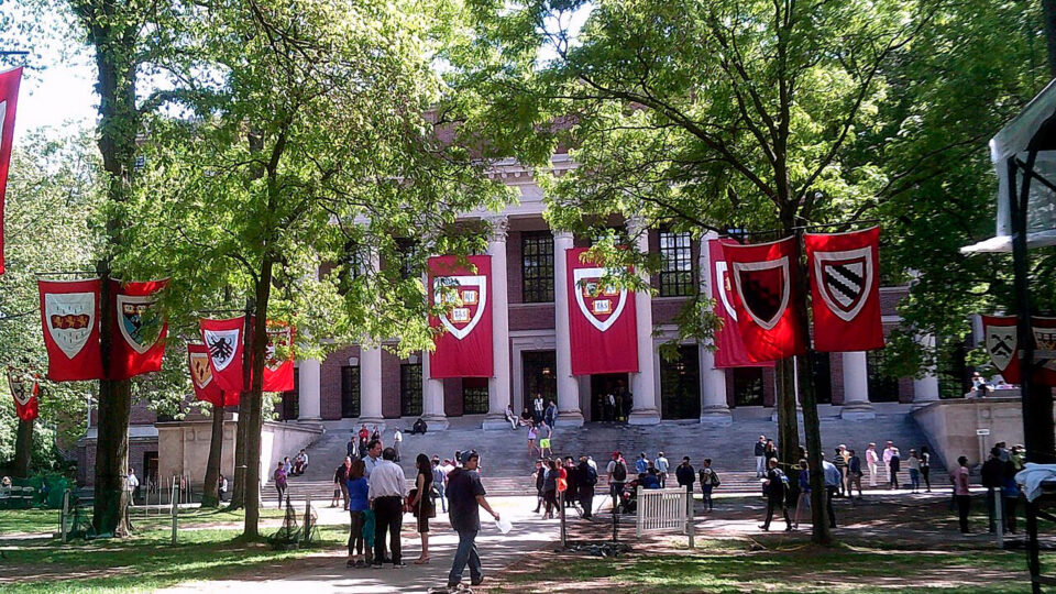 Harvard limita número de alunos com nota máxima para conter “inflação”