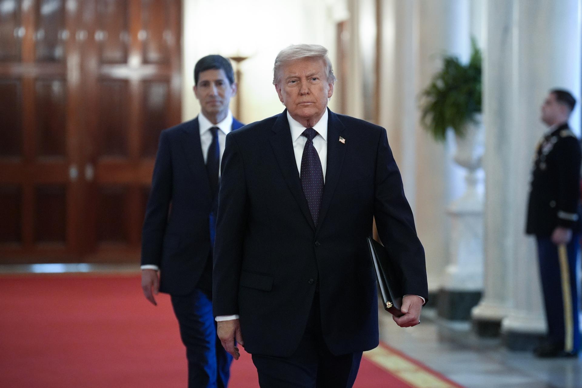 Trump diz que abriu mão de muito dinheiro por fundo e que quer ajudar “agredidos” por Biden