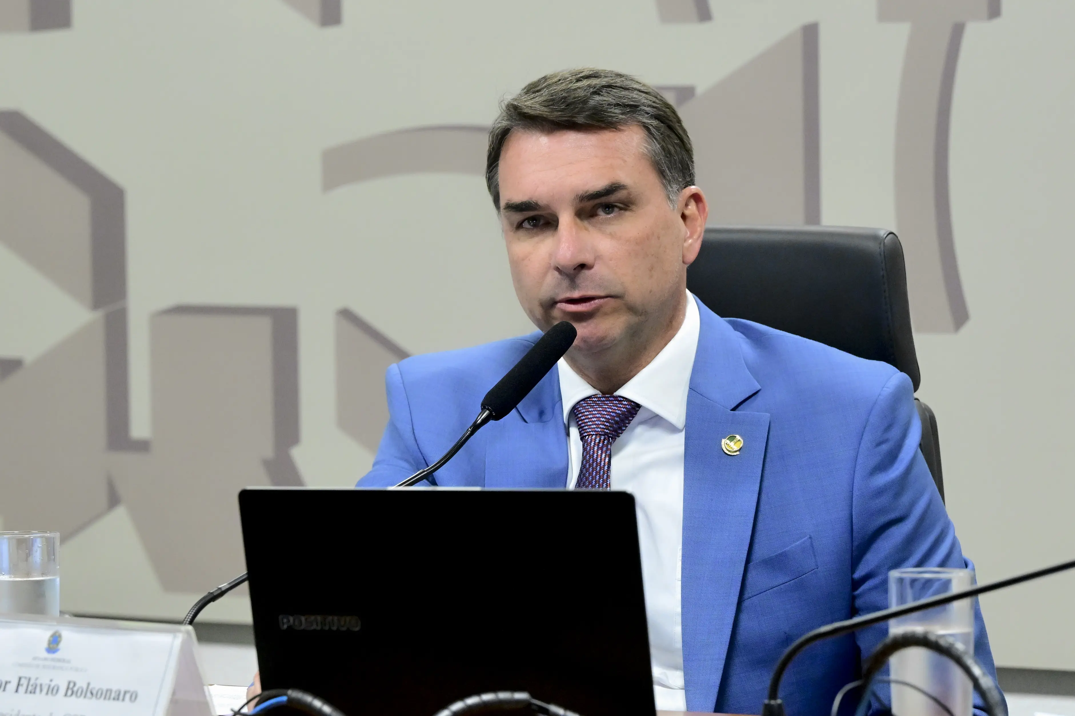 Magistrada disse que senador é pessoa "hiperpública" e que, por isso, estaria sujeito a mais críticas.