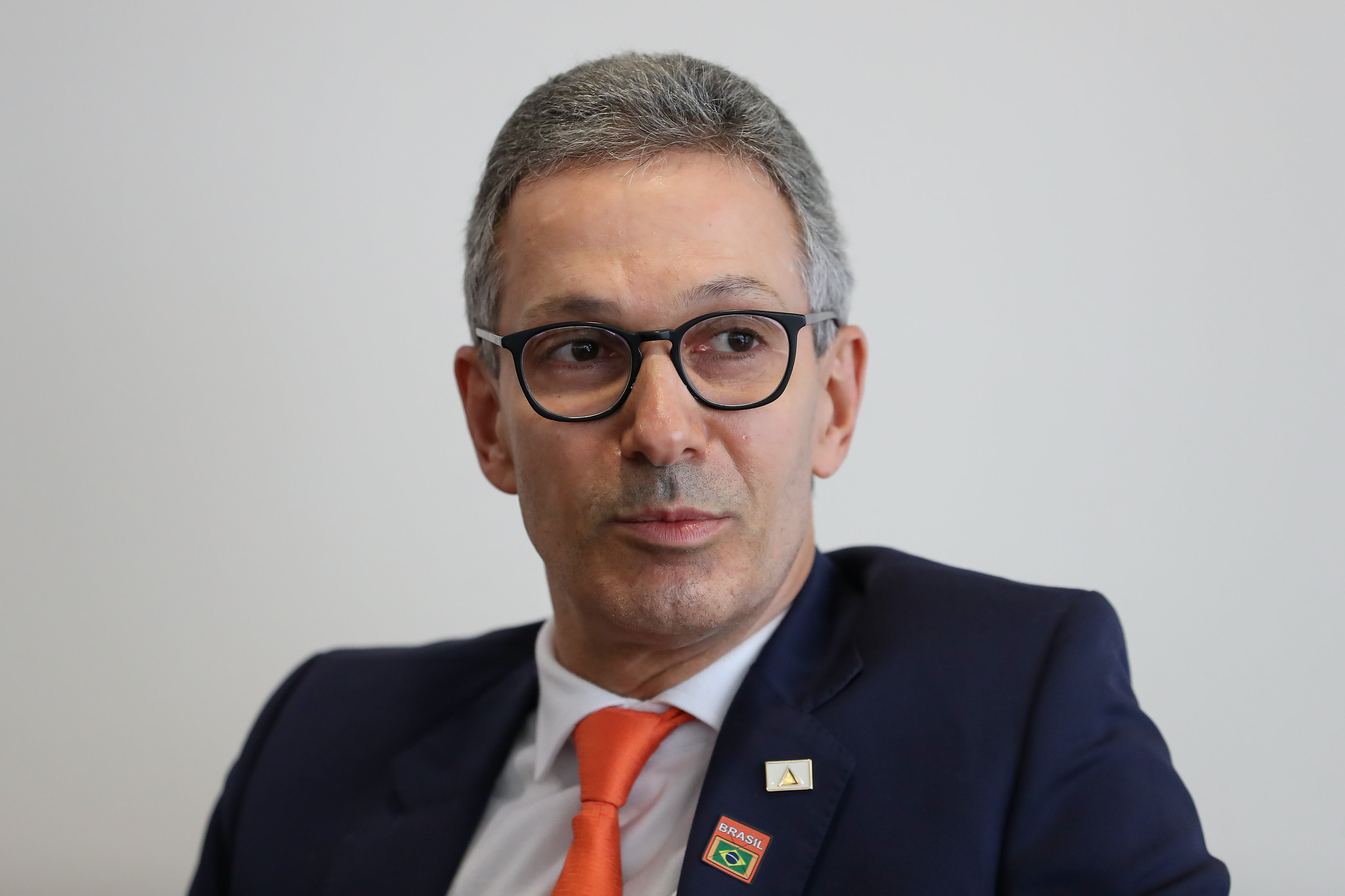 Zema endurece discurso contra Flávio e aposta em “eleição da indignação”