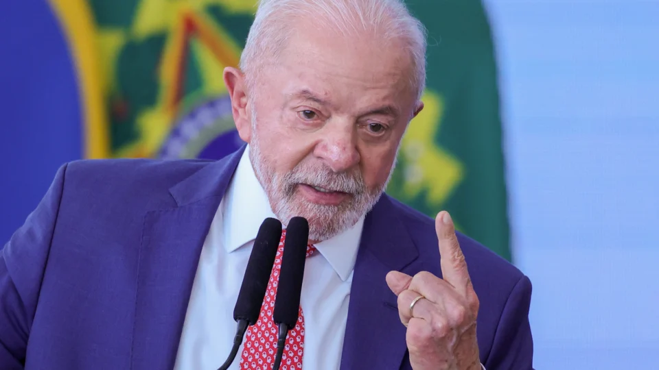 CNI aciona STF contra o fim da taxa das blusinhas anunciada por Lula