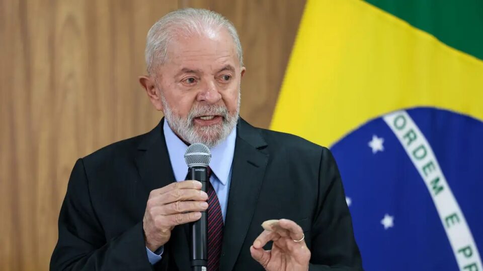 Desaprovação ao governo Lula segue maior que aprovação, aponta Datafolha