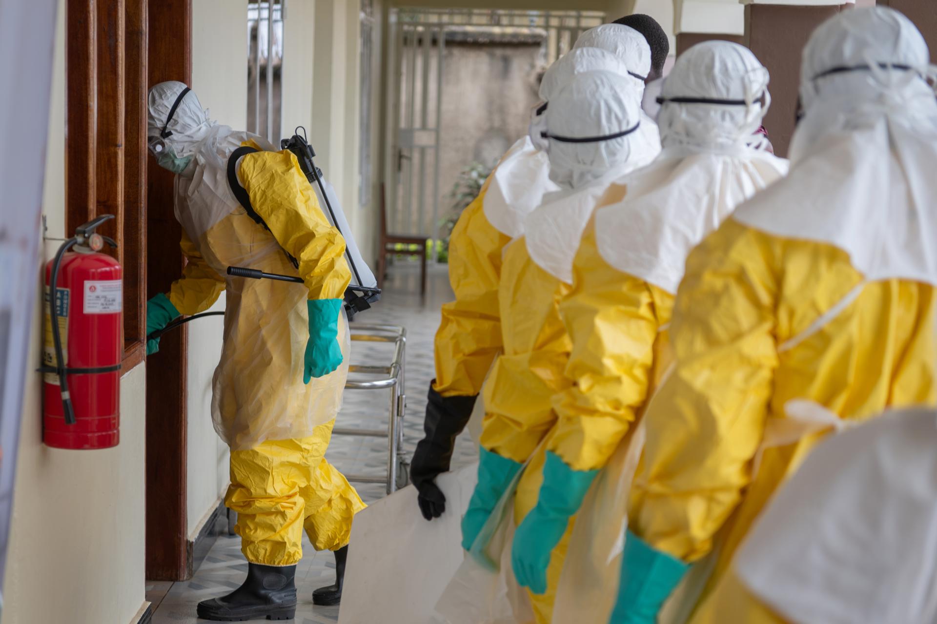 Dois países estão em risco de surto de ebola, alerta agência Dois países estão em risco de surto de ebola, alerta agência