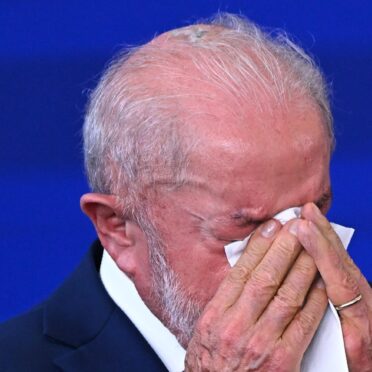 Lula passa por radioterapia no couro cabeludo após retirada de câncer de pele