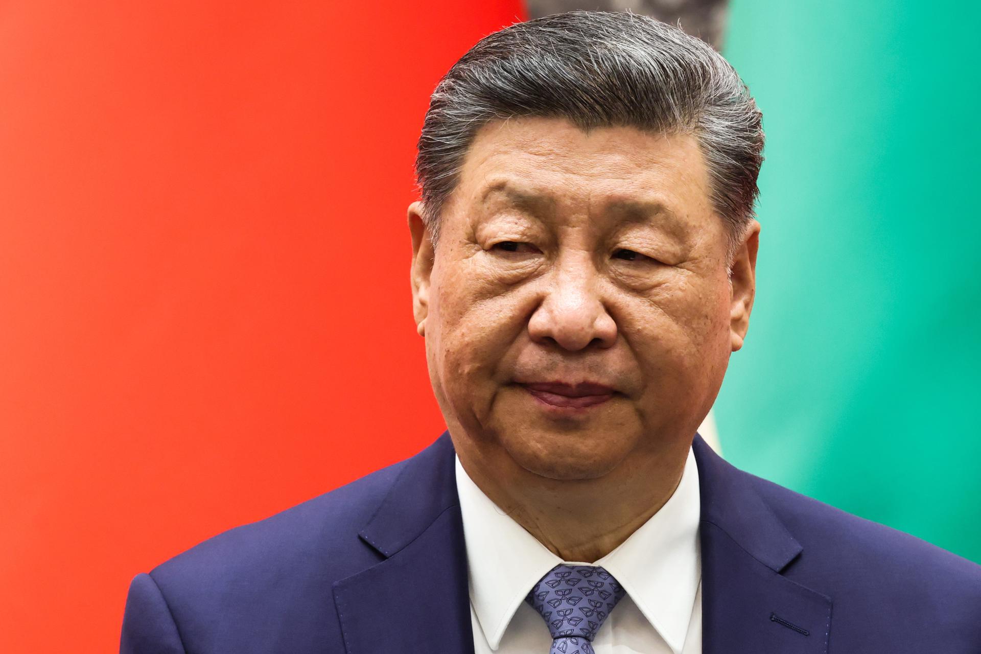 China demole igreja protestante e prende centenas de fiéis 