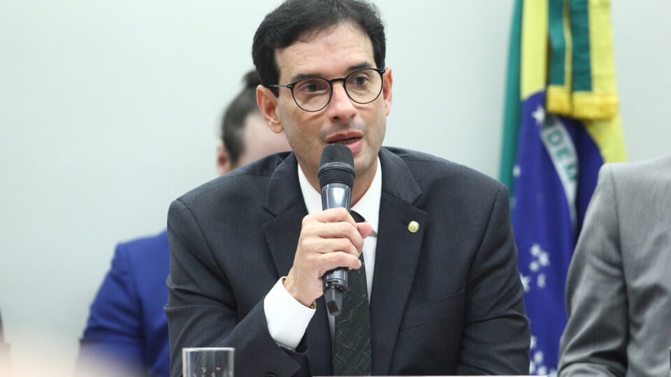 Relator apresenta parecer favorável ao fim da escala 6×1 e jornada de 40 horas