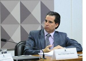Deolane contrata advogado que anulou condenação de Cunha na Lava Jato