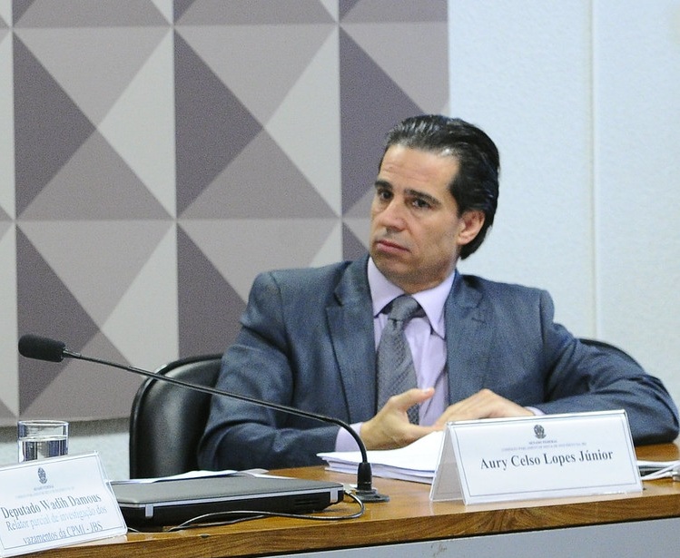 Deolane contrata advogado que anulou condenação de Cunha Deolane contrata advogado que anulou condenação de Cunha
