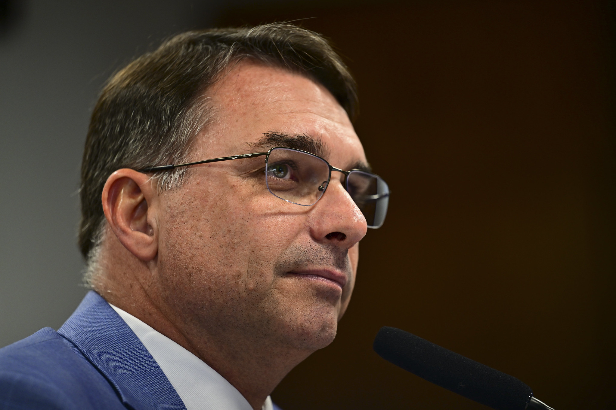 Flávio Bolsonaro chega ao Paraná pela primeira vez como pré-candidato à Presidência da República.