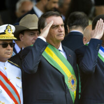 Almir Garnier (à esquerda) e Paulo Sérgio Nogueira (à direita) também estão entre os alvos de representações para indignidade ao oficialato. Imagem referente a matéria