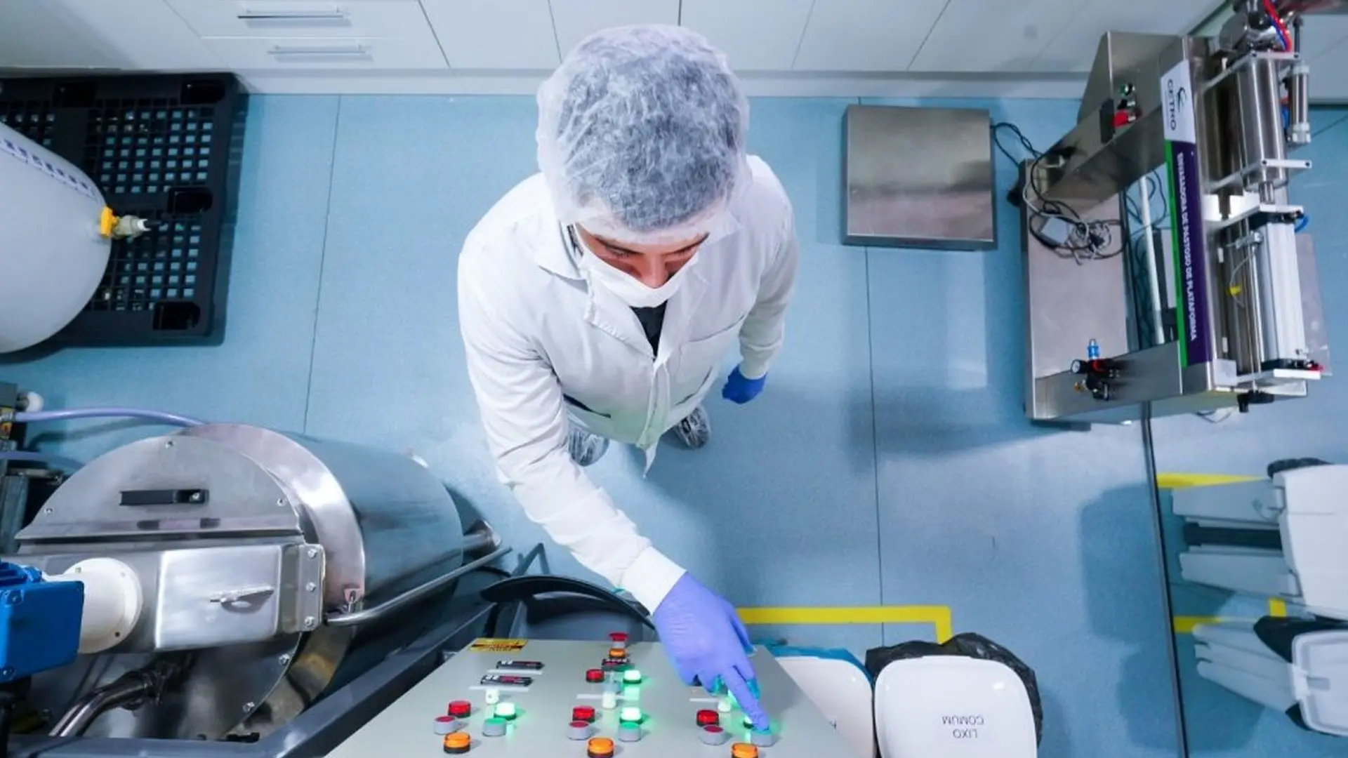 Pesquisador atua em laboratório de alta tecnologia voltado à inovação e à nova economia espacial em Santa Catarina.