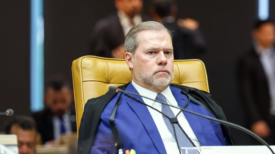 Ministro não analisou pedido de liminar, por considerar que matéria merece solução definitiva.