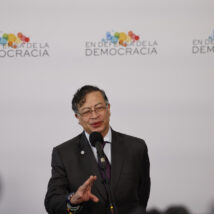 O presidente da Colômbia, Gustavo Petro, fez declarações e publicações nas redes sociais relacionadas às eleições, o que seria proibido pela legislação nacional Imagem referente a matéria