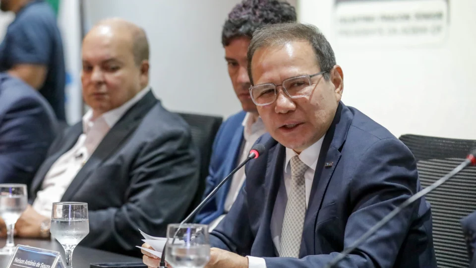 Nelson Antônio de Souza será questionado sobre detalhes da relação entre BRB e Banco Master.