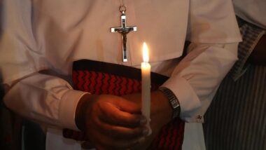 Vigília à luz de velas contra a violência religiosa no estado de Manipur, na Índia Imagem referente a matéria