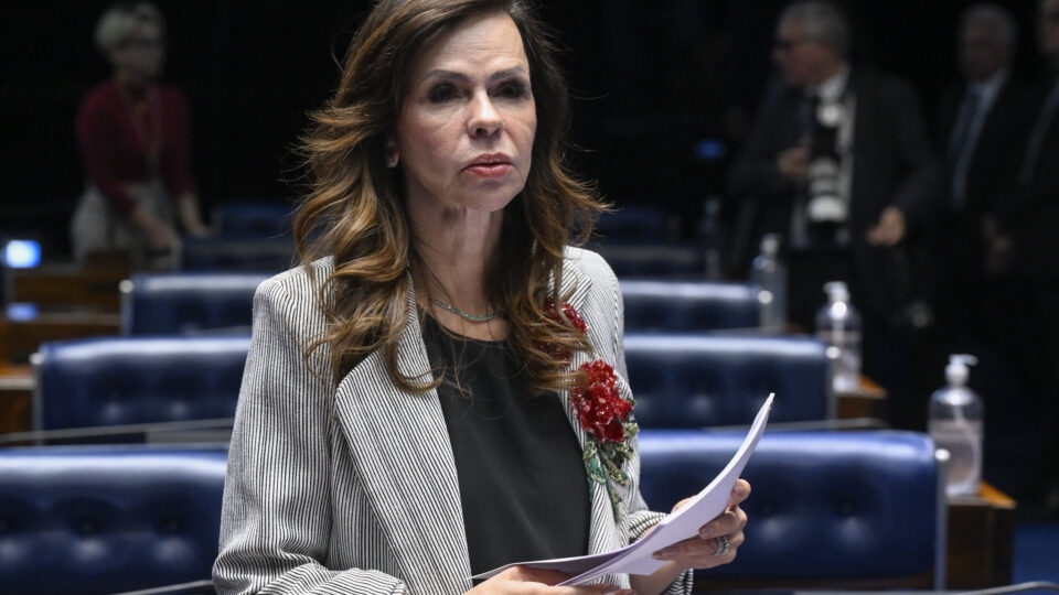 Senado aprova piso de R$ 5.130 para professores e nova regra de reajuste