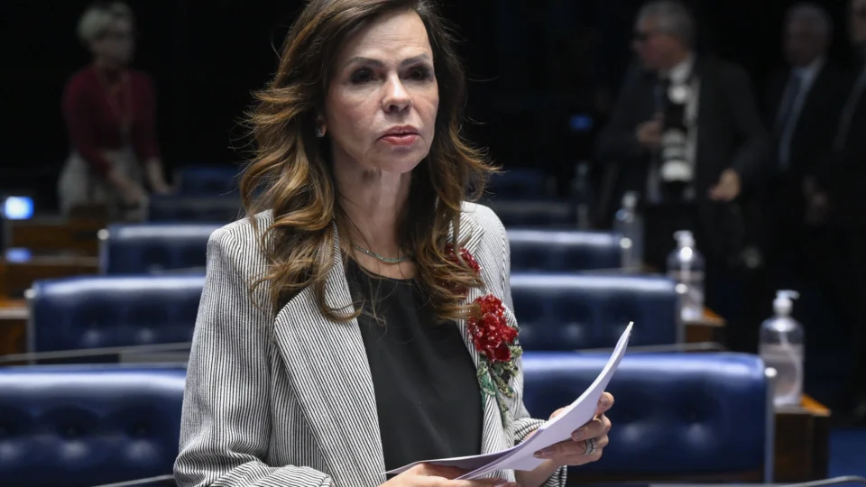 Senado aprova piso de R$ 5.130 para professores e nova regra de reajuste