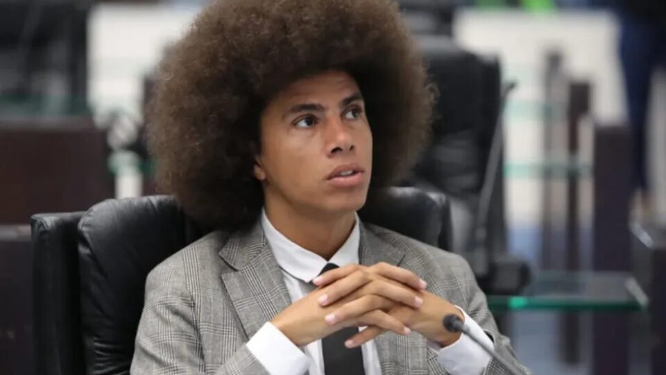 Comissão mantém processo de cassação de Renato Freitas e adia julgamento
