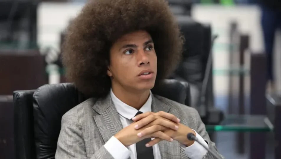 CCJ da Alep mantém parecer favorável à cassação de Renato Freitas.