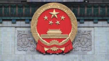 Brasão do regime comunista da China no Grande Salão do Povo, em Pequim Imagem referente a matéria