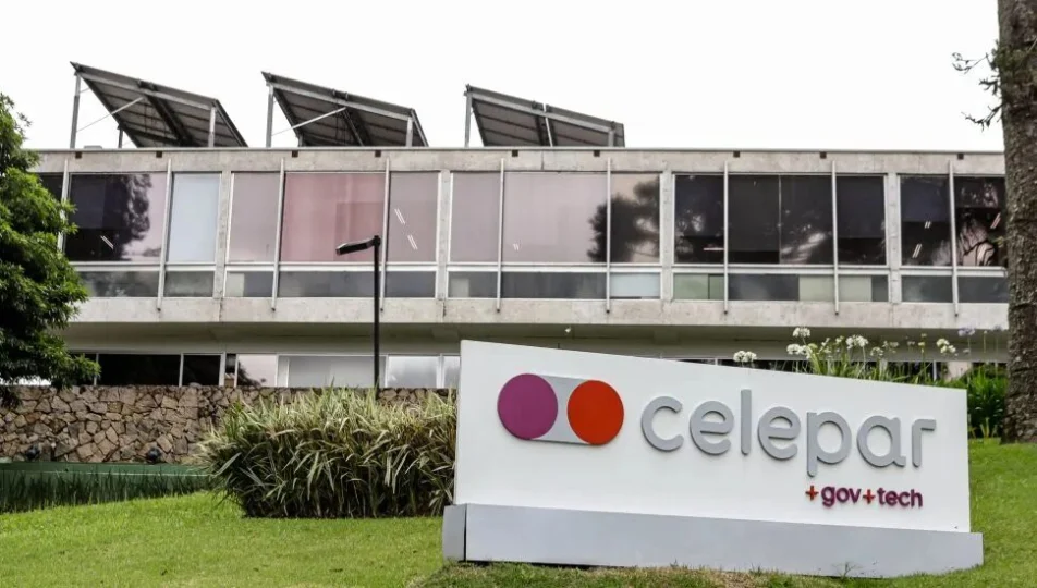 Relatório sigiloso da privatização da Celepar recomenda mudanças na estrutura da companhia.