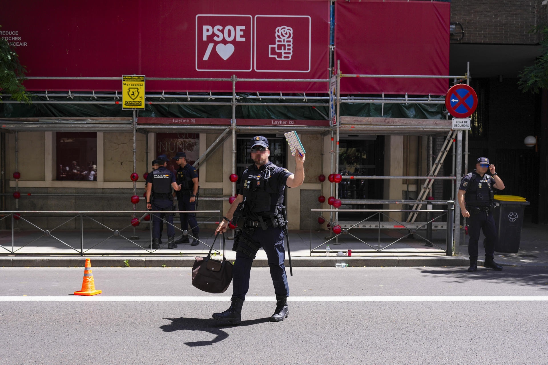 Operação policial na sede do Partido Socialista aumenta pressão sobre premiê da Espanha