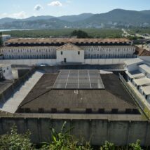 Penitenciária foi construída em 1930 às margens da baía de Florianópolis Imagem referente a matéria