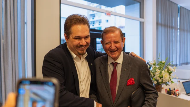 A Golden Brasil recebeu autoridades internacionais em sua sede, em Balneário Camboriú (SC), reforçando conexões estratégicas entre mineração, diplomacia e expansão global. O encontro com o Embaixador de Malta, John Aquilina, e o Ministro da Etiópia, Maresha Endalew, marca um novo momento da empresa no cenário internacional.