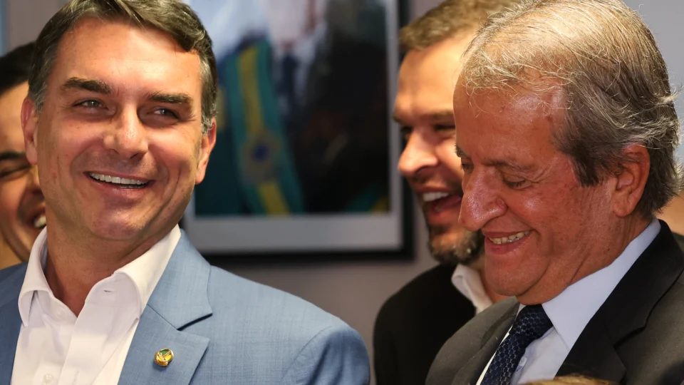 Novos marqueteiros da campanha definidos por Flávio Bolsonaro e Valdemar Costa Neto.