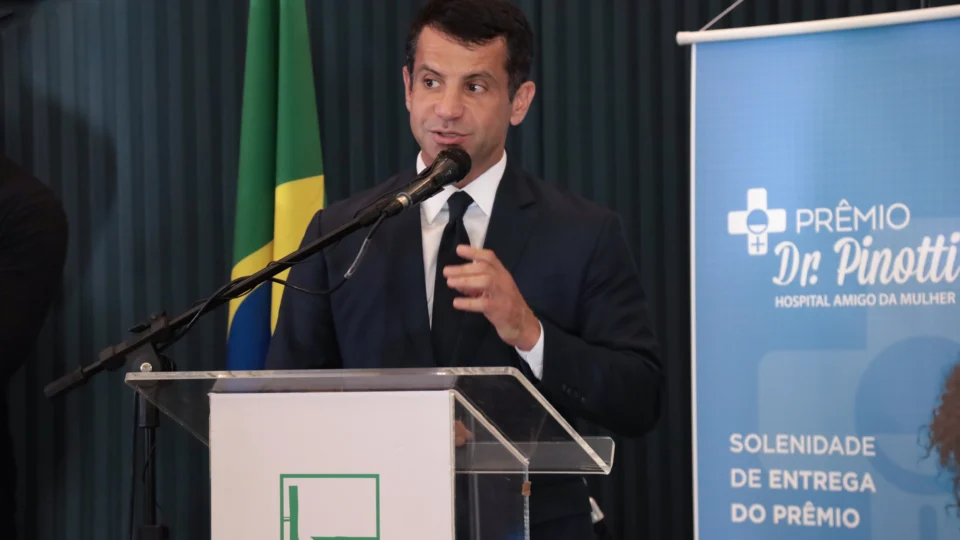 PP e União Brasil anunciam apoio à PEC do fim da escala 6×1