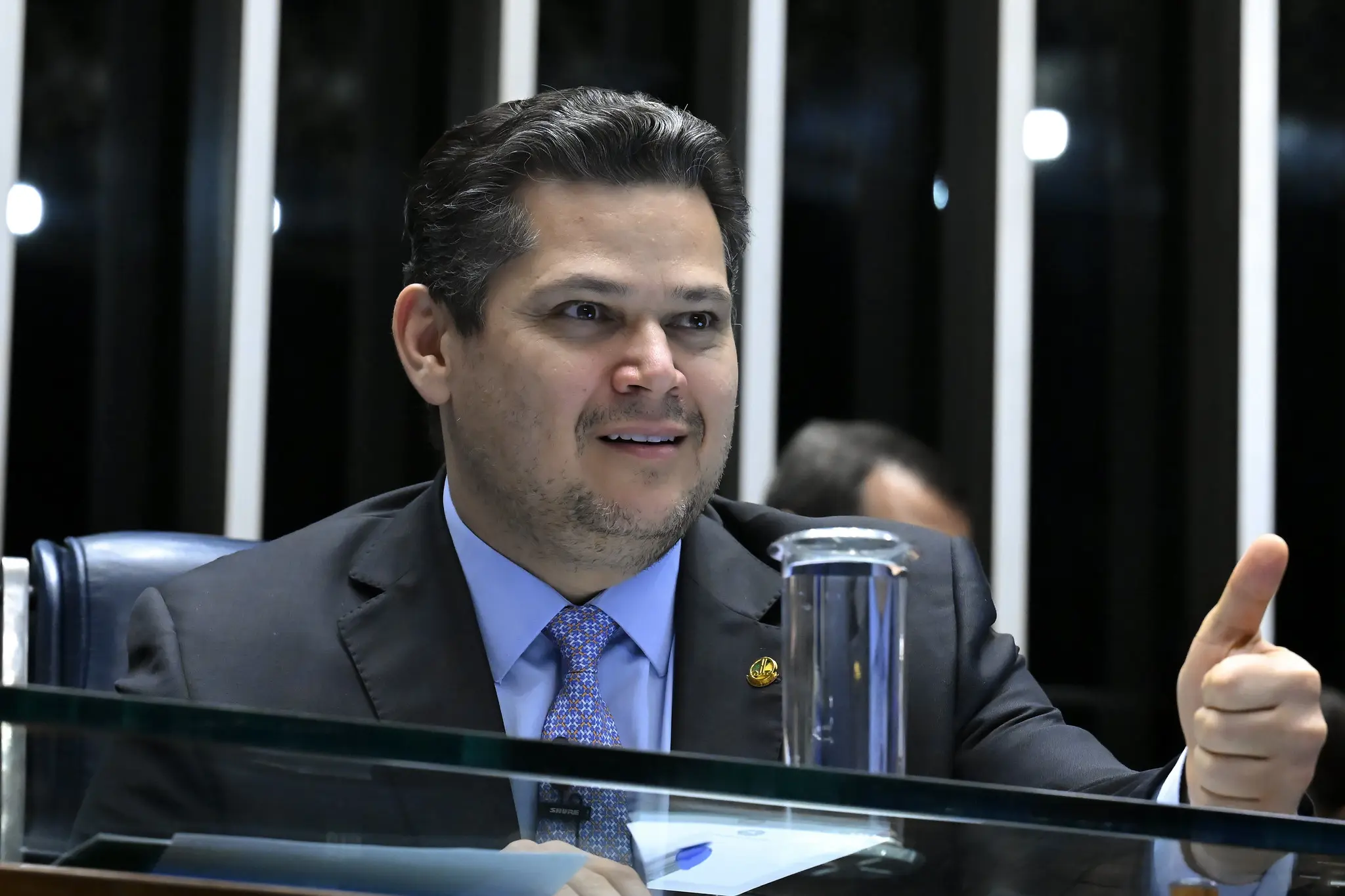 Alcolumbre promulga liberação de repasses a municípios em ano eleitoral