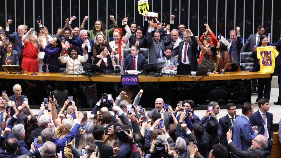 Como votou cada deputado na aprovação da PEC do fim da escala 6×1