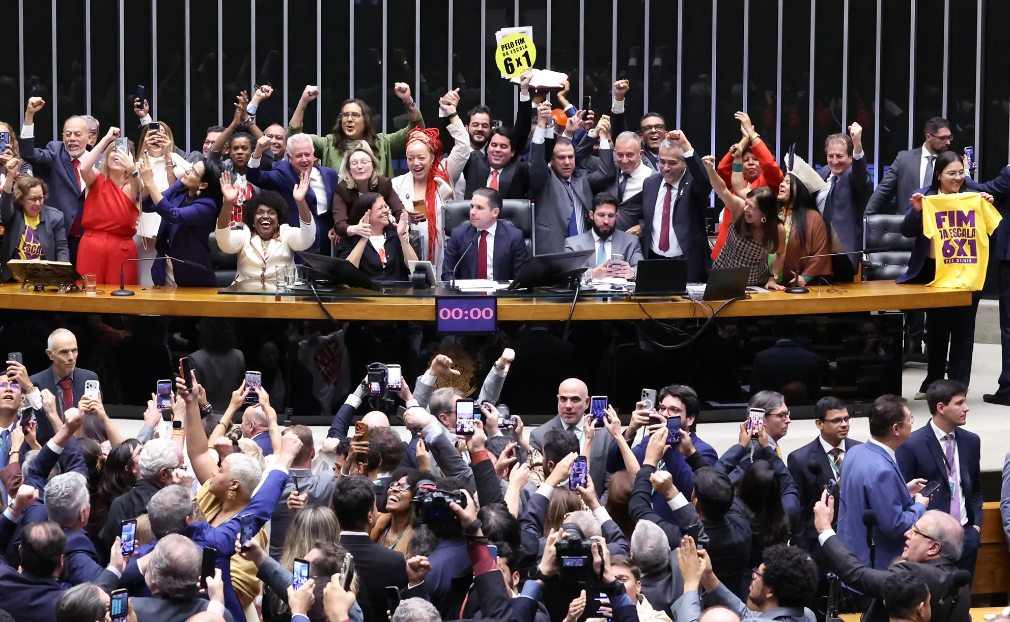 Como votou cada deputado na aprovação da PEC do fim da escala 6x1