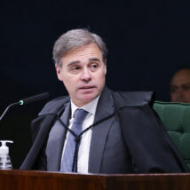 Mendonça acelera operações sobre Master e INSS em meio a pressão e risco de revés no STF André Mendonça Segunda Turma do STF