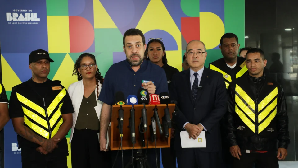 Escalado por Lula para lidar com entregadores, Boulos participou de coletiva da Senacon que anunciou avanço contra plataformas.