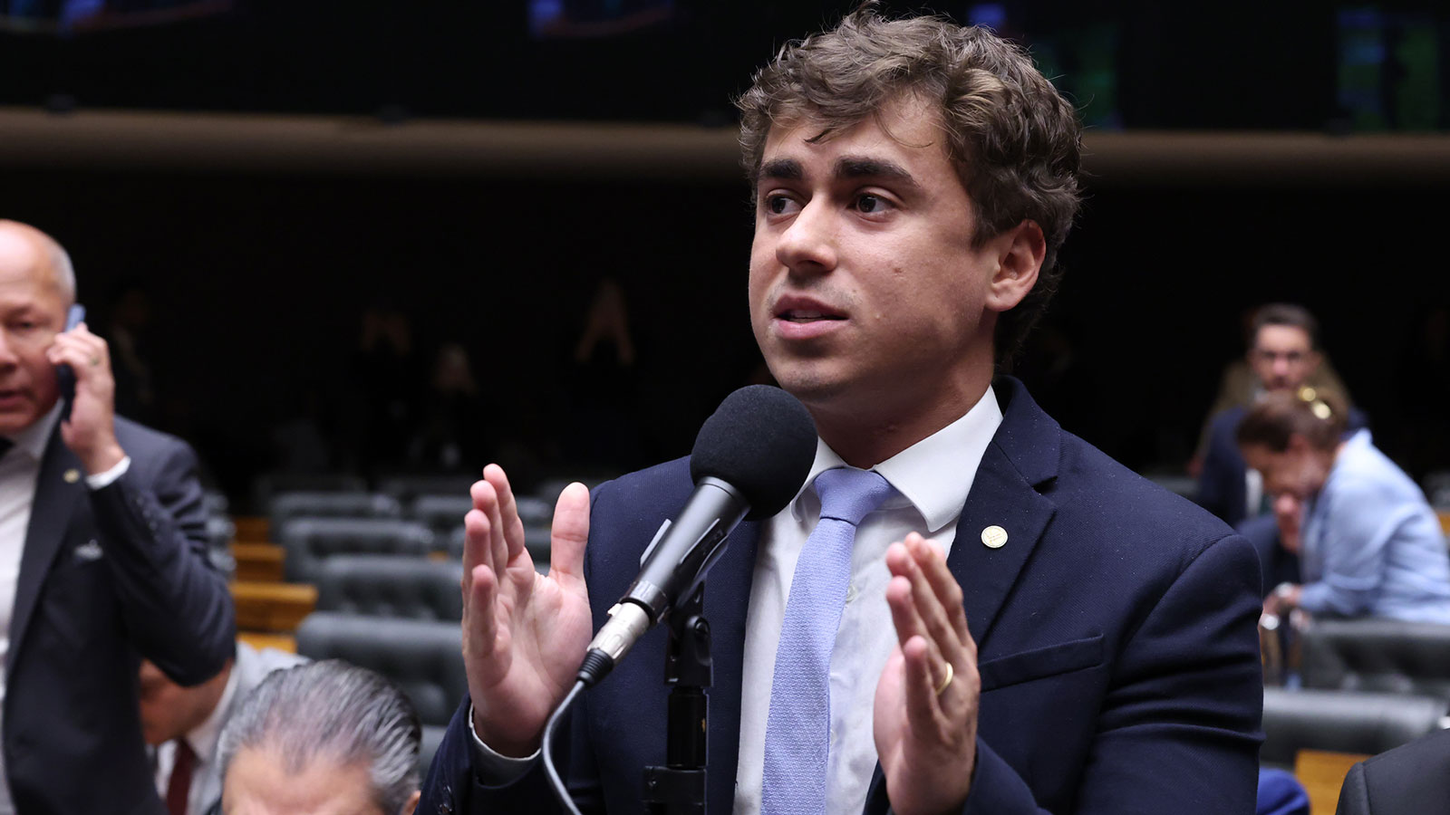 Nikolas Ferreira (PL-MG), foi um dos deputados da Frente Parlamentar Mista do Empreendedorismo a votar pelo fim da escala 6×1.