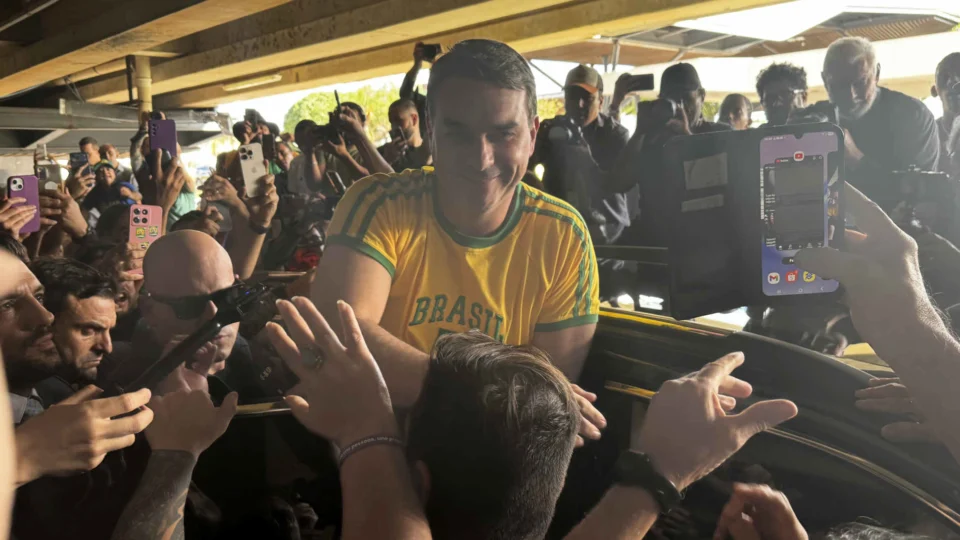 Ato de apoio a Flávio Bolsonaro no Aeroporto de Brasília