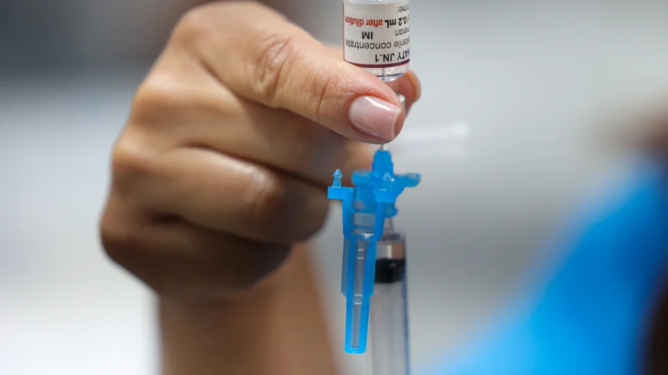 Juiz de primeira instância chamou médico de "negacionista", mas validade do registro fez decisão ser revertida.